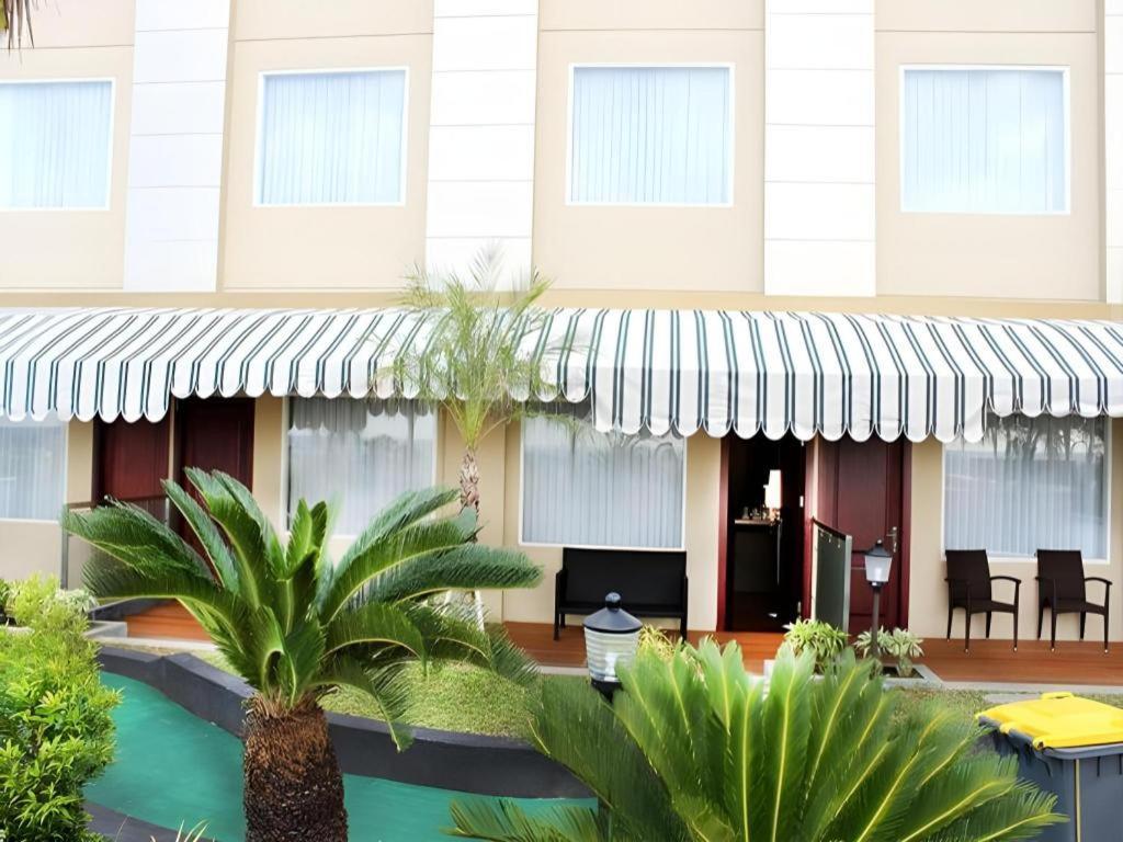Grand Qin Hotel Banjarbaru Zewnętrze zdjęcie