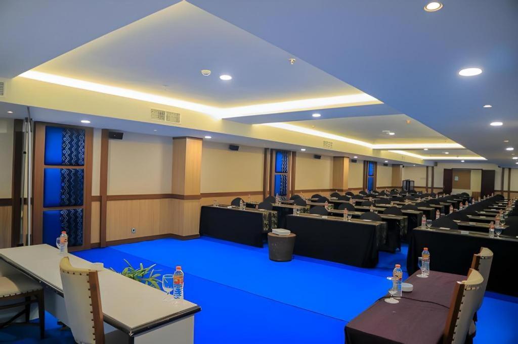 Grand Qin Hotel Banjarbaru Zewnętrze zdjęcie
