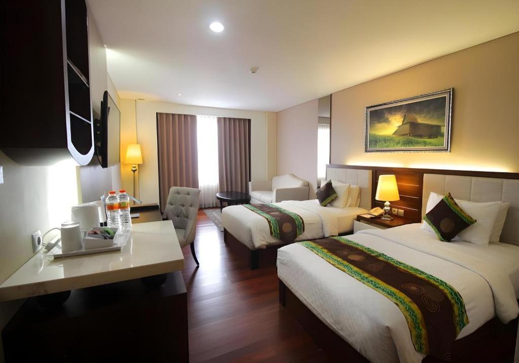 Grand Qin Hotel Banjarbaru Zewnętrze zdjęcie