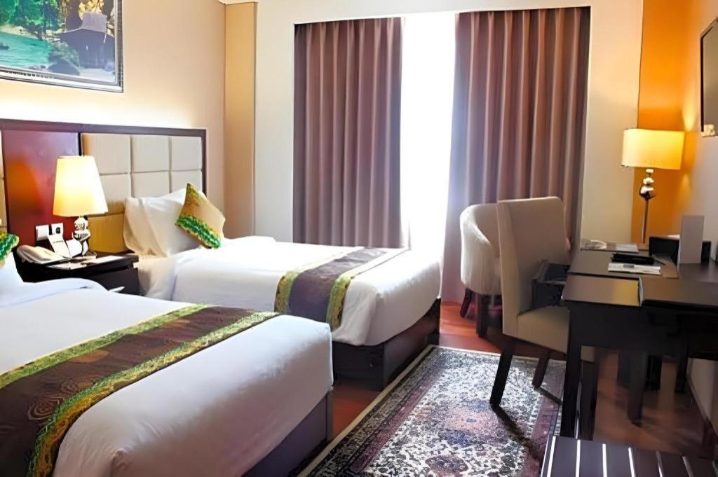 Grand Qin Hotel Banjarbaru Zewnętrze zdjęcie