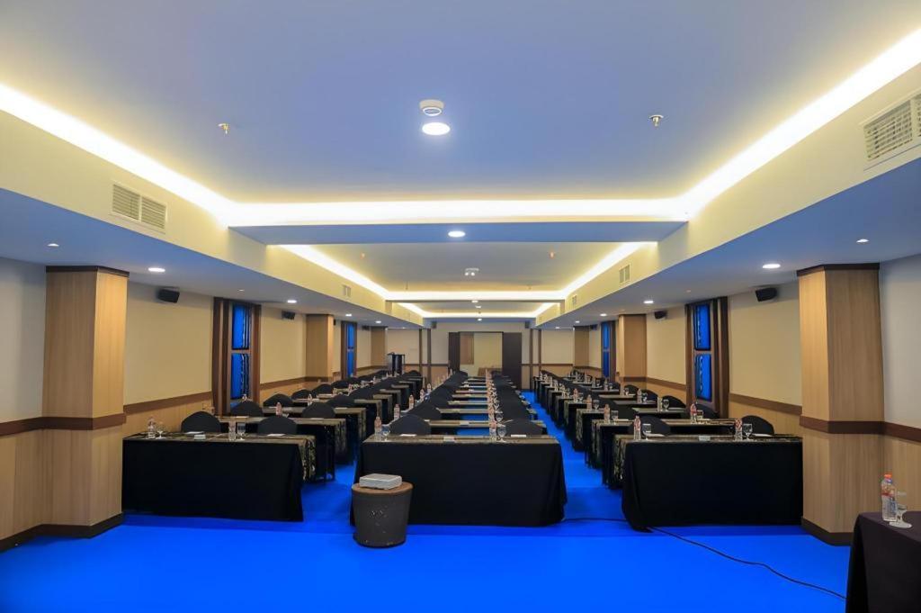 Grand Qin Hotel Banjarbaru Zewnętrze zdjęcie