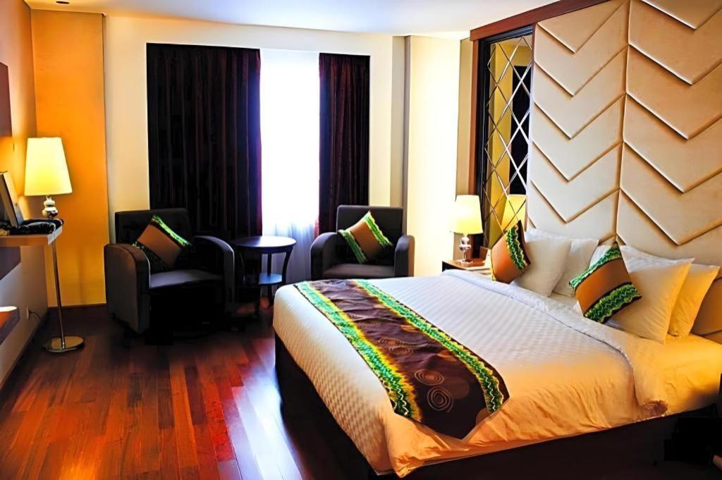 Grand Qin Hotel Banjarbaru Zewnętrze zdjęcie