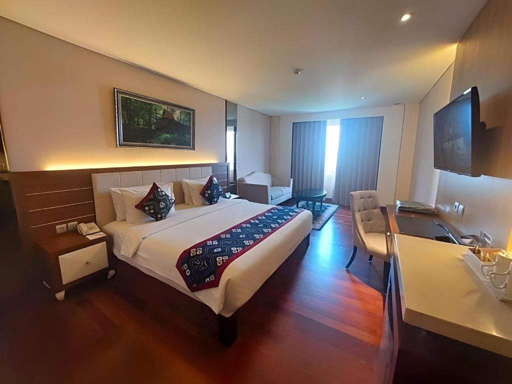 Grand Qin Hotel Banjarbaru Zewnętrze zdjęcie