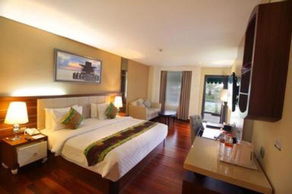 Grand Qin Hotel Banjarbaru Zewnętrze zdjęcie