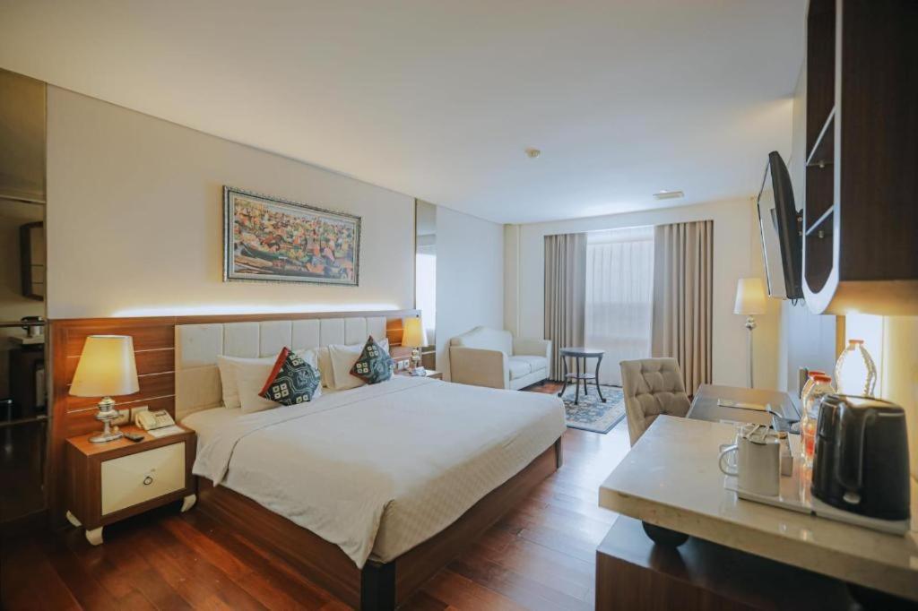 Grand Qin Hotel Banjarbaru Zewnętrze zdjęcie
