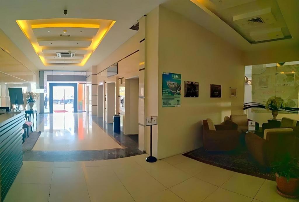 Grand Qin Hotel Banjarbaru Zewnętrze zdjęcie